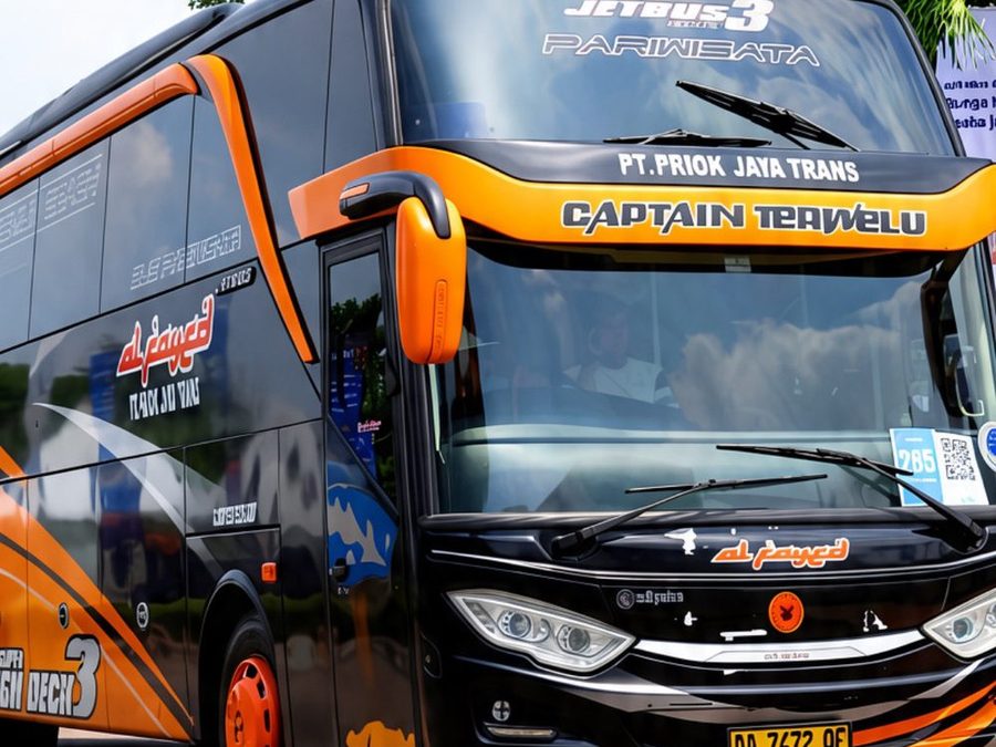Bus Captain Terwelu Alfayed, tampak depan