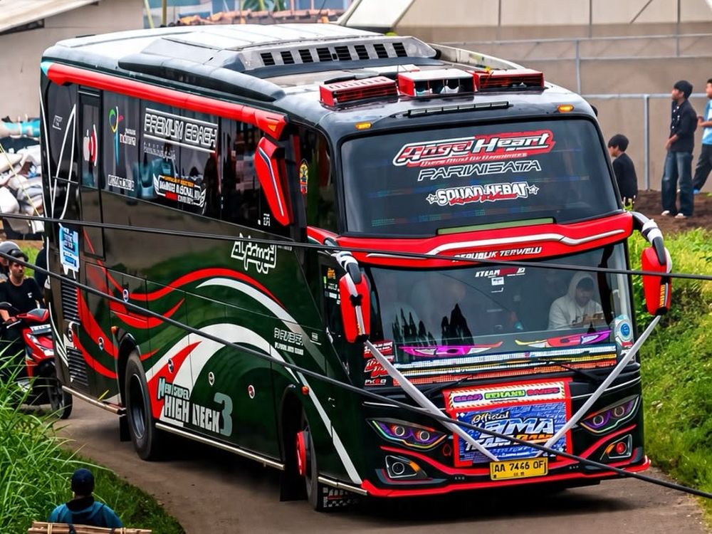 Bus Angel Heart Alfayed, tampak samping