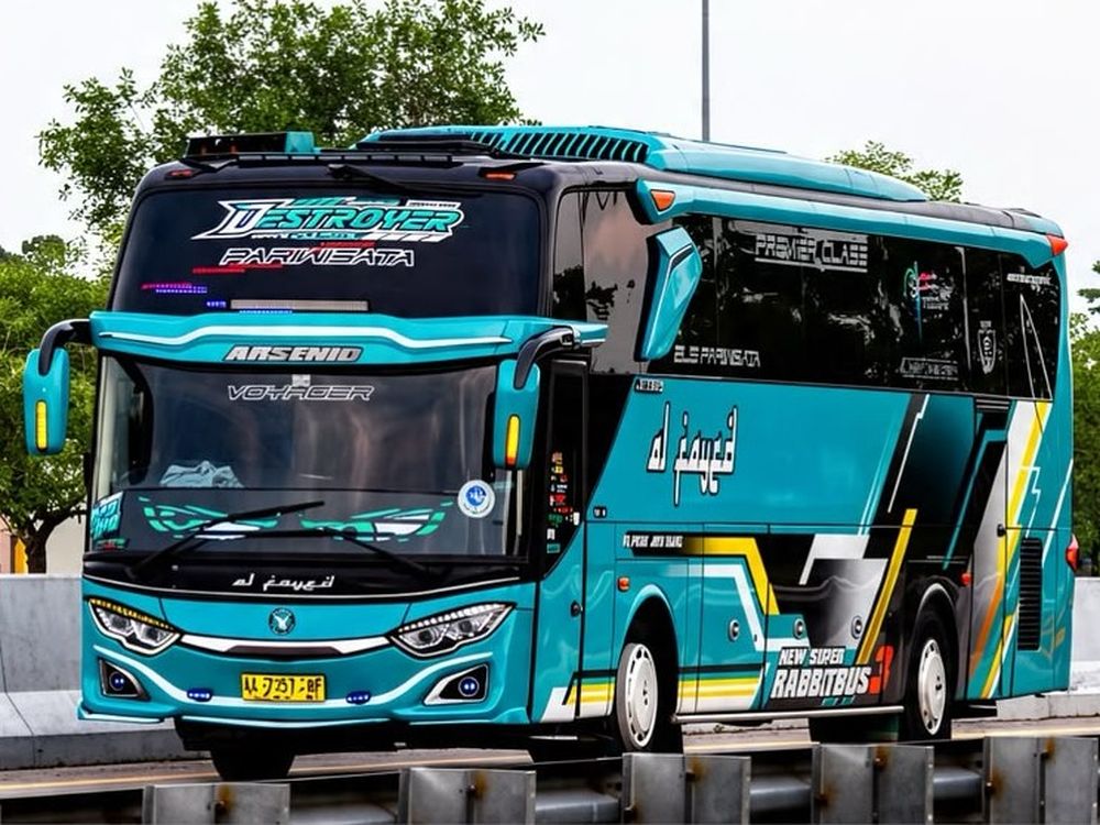 Bus Destroyer · Arsenio Alfayed, tampak samping