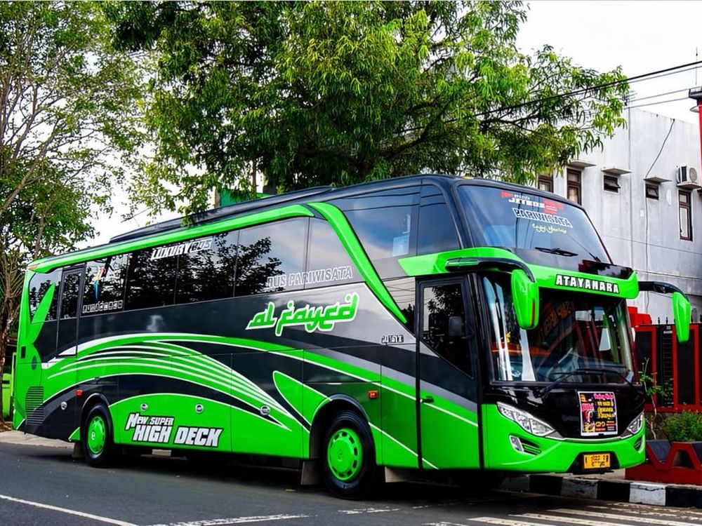 Bus Atayanara & Bus Hijau Alfayed, Atayanara · tampak samping