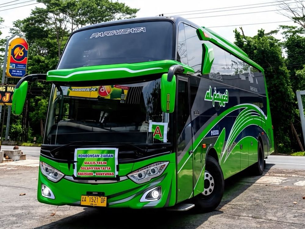 Bus Atayanara & Bus Hijau Alfayed, tampak depan