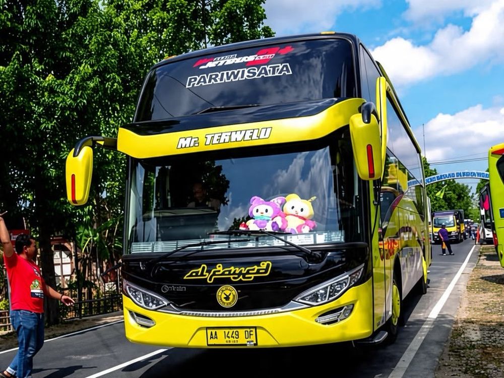 Bus Mr. Terwelu Alfayed, tampak depan