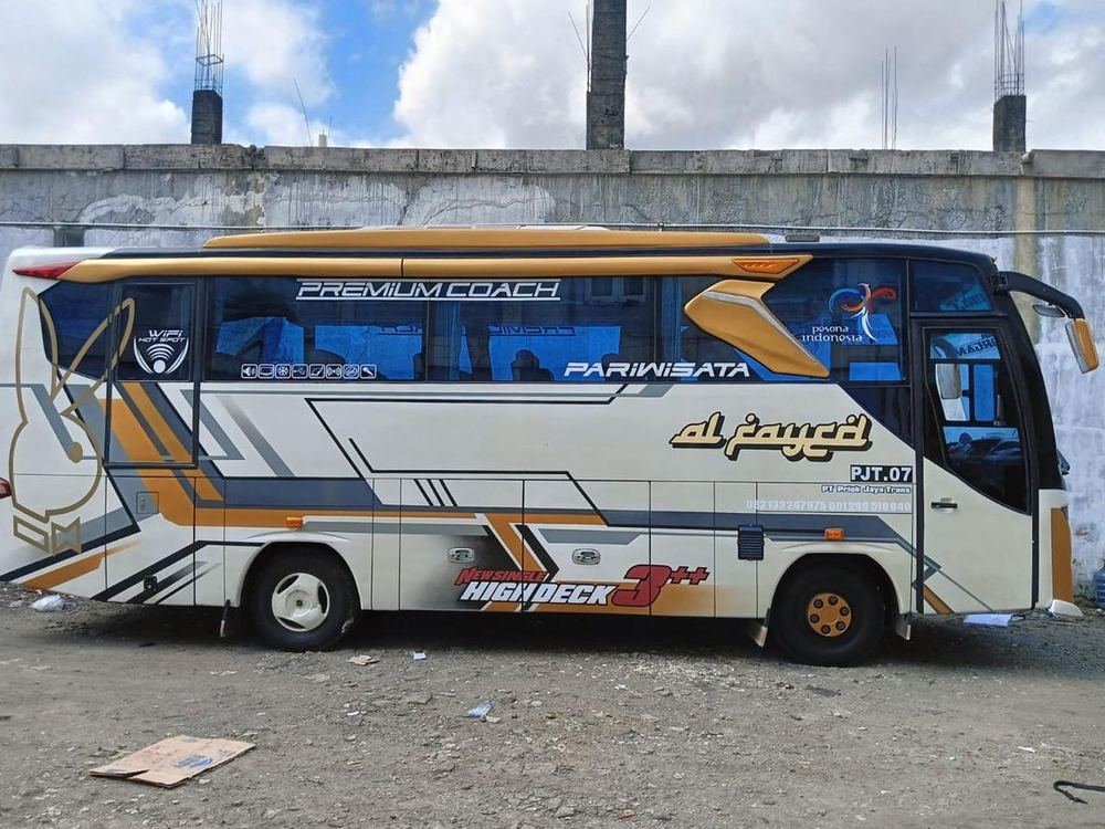 Bus Medium Bus Alfayed, emas · sisi pintu