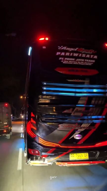 Cuplikan video Bis hitam ini lagi oleh @csrrr.__