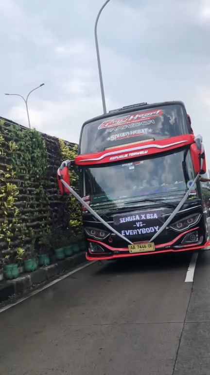 Cuplikan video Terwelu racing 🔥 oleh @fatmawati_bus_lovers